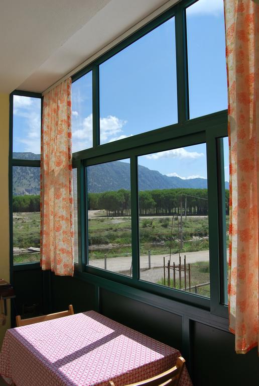 H And H Guesthouse Velipojë Exteriör bild